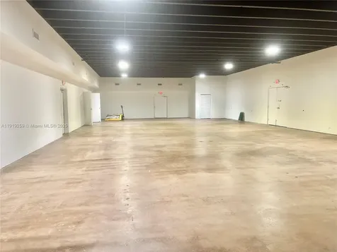 4301 NW 72nd Avenue Miami FL 33166