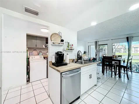 9825 NW 37th Street Sunrise FL 33351