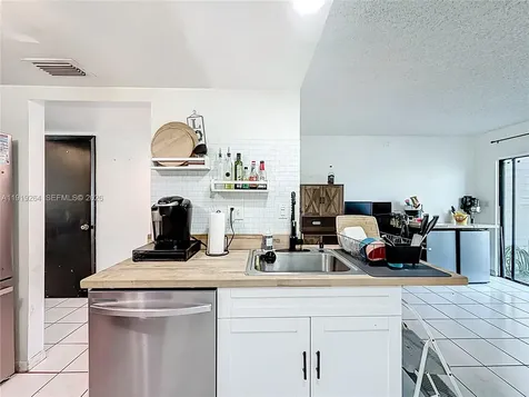 9825 NW 37th Street Sunrise FL 33351