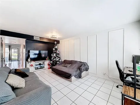 9825 NW 37th Street Sunrise FL 33351