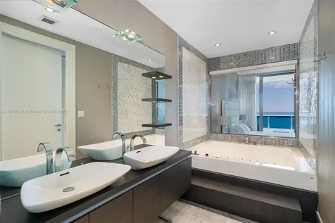 200 Biscayne Boulevard Way Miami FL 33131