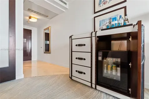 4391 Collins Avenue Miami Beach FL 33140