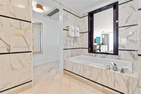 4391 Collins Avenue Miami Beach FL 33140