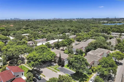 2701 N 34th Avenue Hollywood FL 33021