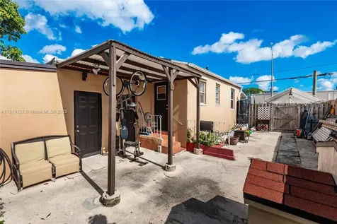 4118 E 10th Court Hialeah FL 33013