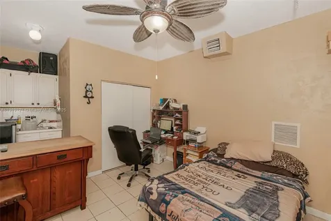 4118 E 10th Court Hialeah FL 33013