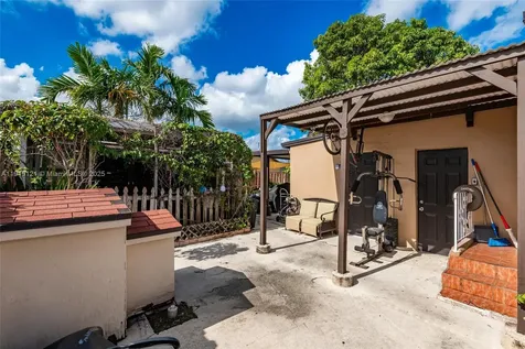4118 E 10th Court Hialeah FL 33013