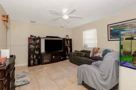 4118 E 10th Court Hialeah FL 33013