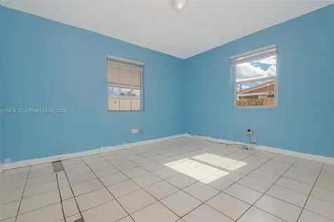 4118 E 10th Court Hialeah FL 33013