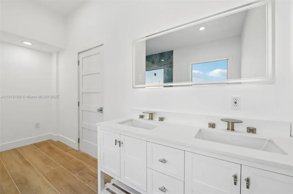 2001 SW 23rd Avenue Fort Lauderdale FL 33312