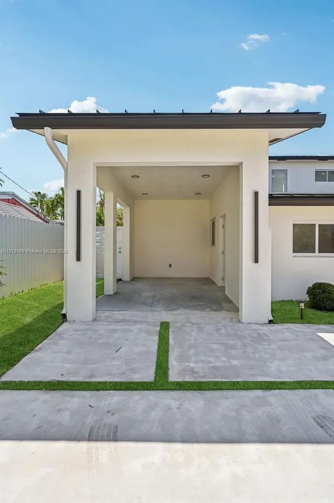 2001 SW 23rd Avenue Fort Lauderdale FL 33312