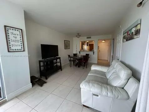2899 Collins Avenue Miami Beach FL 33140