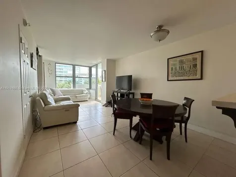 2899 Collins Avenue Miami Beach FL 33140