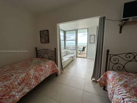 2899 Collins Avenue Miami Beach FL 33140