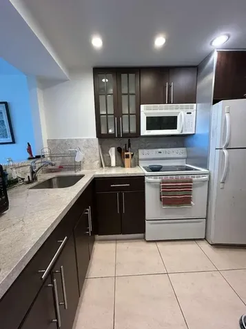 2899 Collins Avenue Miami Beach FL 33140