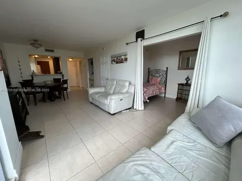 2899 Collins Avenue Miami Beach FL 33140