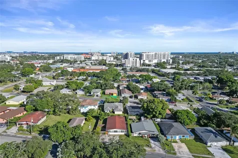 29 SW 8th Avenue Dania Beach FL 33004