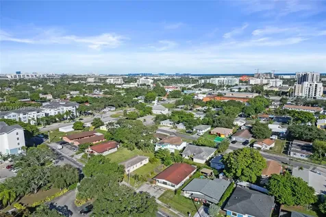 29 SW 8th Avenue Dania Beach FL 33004