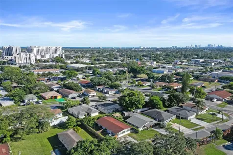 29 SW 8th Avenue Dania Beach FL 33004
