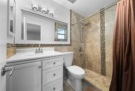 10936 NW 7th Street Miami FL 33172