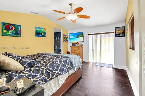 6122 NW 181st Terrace Circle W Hialeah FL 33015