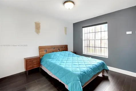 6122 NW 181st Terrace Circle W Hialeah FL 33015