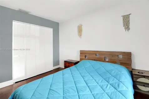 6122 NW 181st Terrace Circle W Hialeah FL 33015