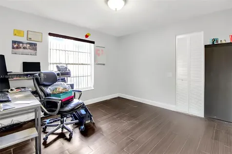 6122 NW 181st Terrace Circle W Hialeah FL 33015
