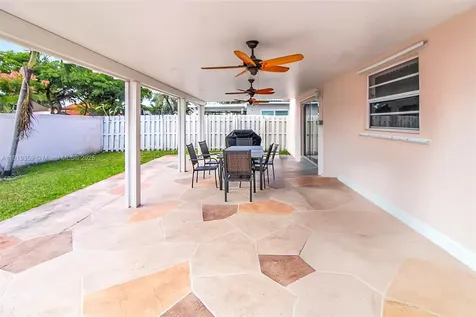 6122 NW 181st Terrace Circle W Hialeah FL 33015