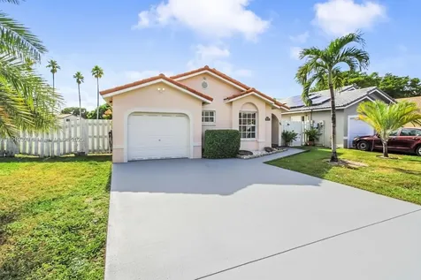 6122 NW 181st Terrace Circle W Hialeah FL 33015