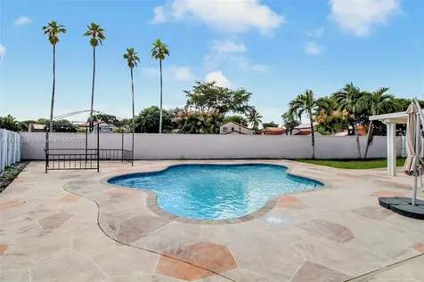 6122 NW 181st Terrace Circle W Hialeah FL 33015