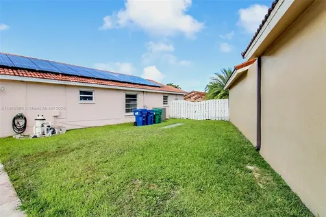 6122 NW 181st Terrace Circle W Hialeah FL 33015
