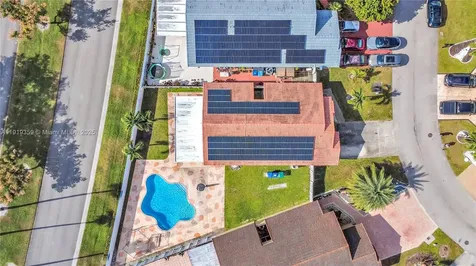 6122 NW 181st Terrace Circle W Hialeah FL 33015