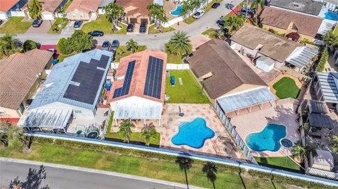 6122 NW 181st Terrace Circle W Hialeah FL 33015