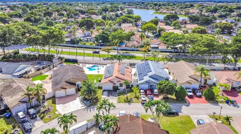 6122 NW 181st Terrace Circle W Hialeah FL 33015
