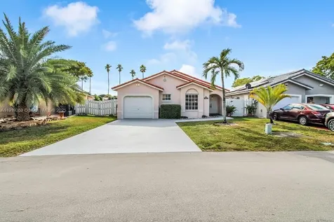6122 NW 181st Terrace Circle W Hialeah FL 33015