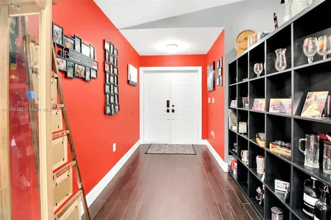 6122 NW 181st Terrace Circle W Hialeah FL 33015