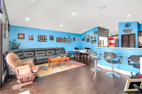 6122 NW 181st Terrace Circle W Hialeah FL 33015