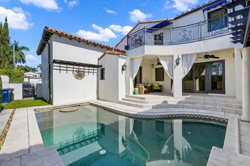 5860 Pine Tree Drive Miami Beach FL 33140