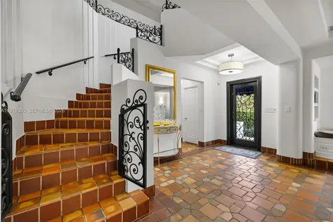 5860 Pine Tree Drive Miami Beach FL 33140