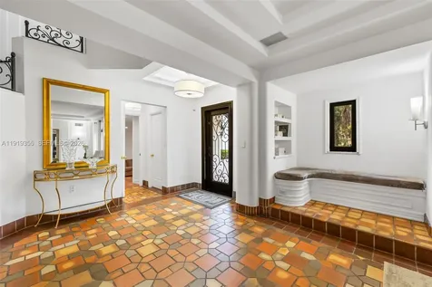 5860 Pine Tree Drive Miami Beach FL 33140