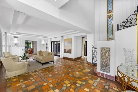 5860 Pine Tree Drive Miami Beach FL 33140