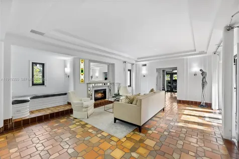 5860 Pine Tree Drive Miami Beach FL 33140