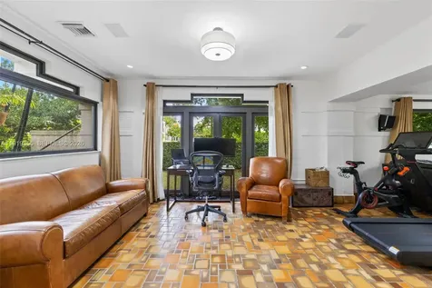 5860 Pine Tree Drive Miami Beach FL 33140