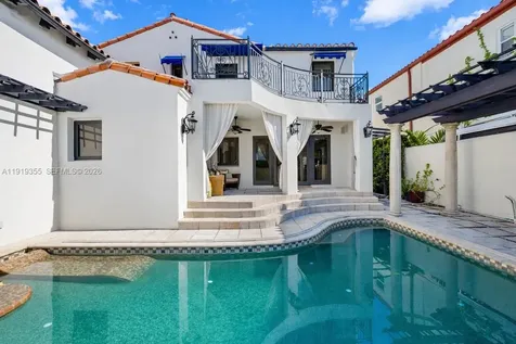 5860 Pine Tree Drive Miami Beach FL 33140