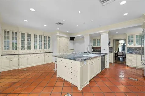 5860 Pine Tree Drive Miami Beach FL 33140