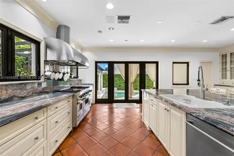 5860 Pine Tree Drive Miami Beach FL 33140