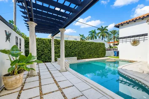 5860 Pine Tree Drive Miami Beach FL 33140