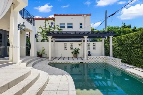 5860 Pine Tree Drive Miami Beach FL 33140