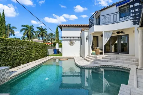 5860 Pine Tree Drive Miami Beach FL 33140